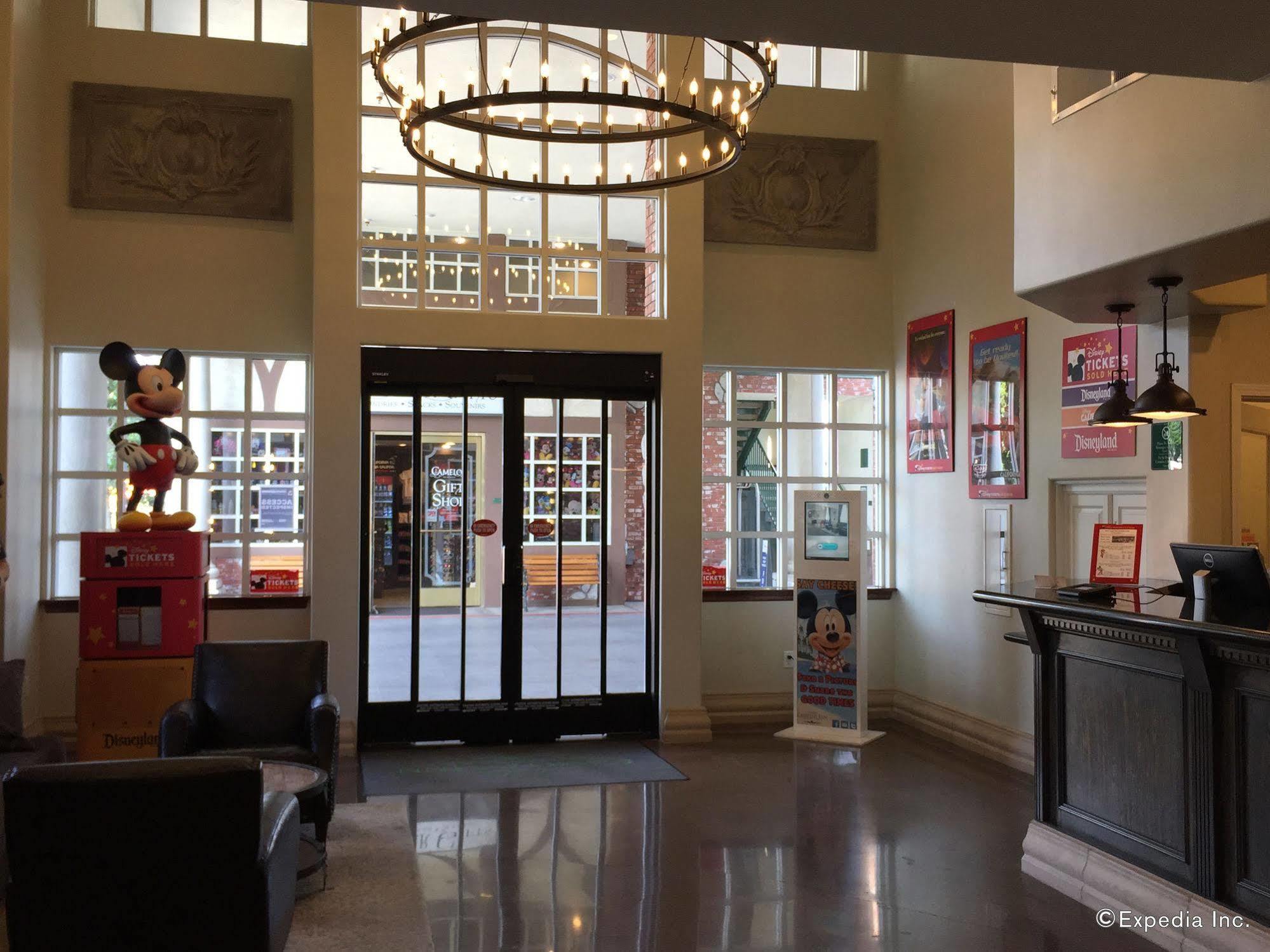 Anaheim Camelot Inn & Suites Luaran gambar